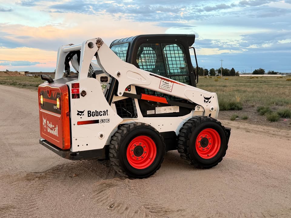 2015 Bobcat Skidsteer 2 Speed with Quick Attach Cab AC and Heat S590